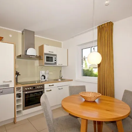 Apartment Strandnahe Rex Rugia: Terrasse Und Erlebnisbad-zugang Lobbe