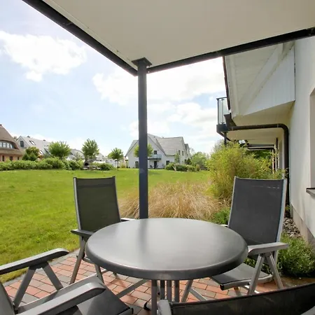 Strandnahe Rex Rugia: Terrasse Und Erlebnisbad-zugang Lobbe