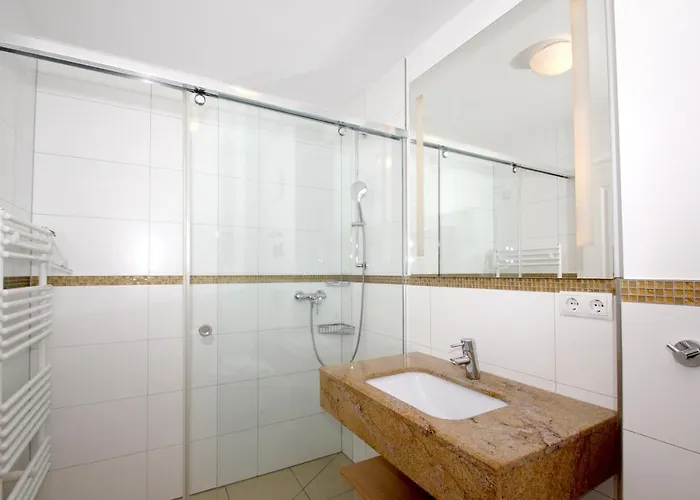 Strandnahe Mit Terrasse, Gratis Nutzung Vom Ahoi Erlebnisbad Und Sauna In Sellin - Rex Rugia 28-3 * Lobbe